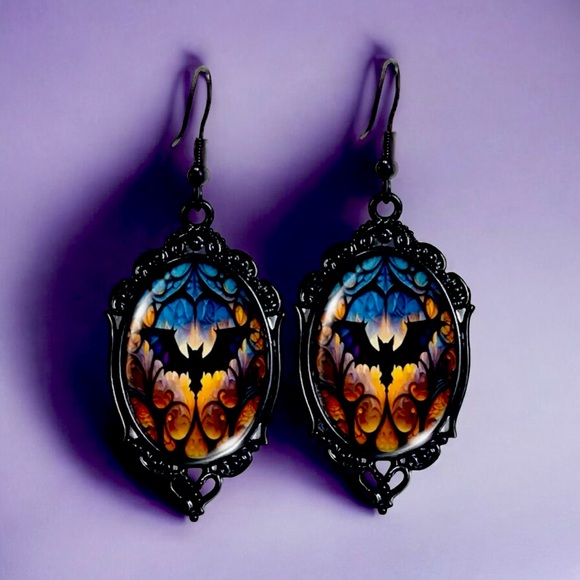 Vintage Cameo Style Gothic Bat‎ Earrings Glass Encased Alloy & Iron Hook - Picture 6 of 10